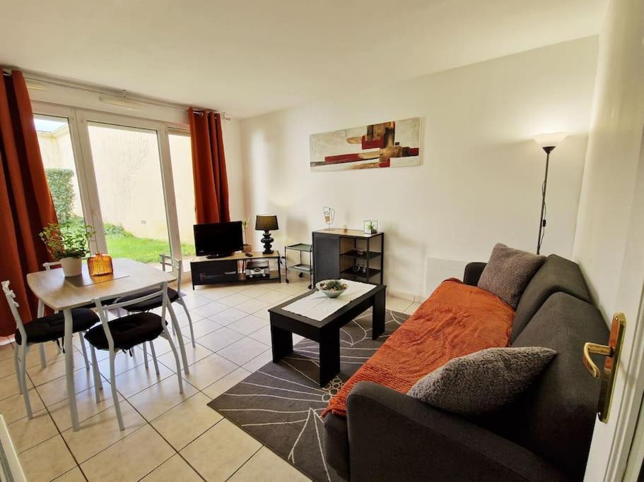 Votre Cocon Avec Baignoire Et Wifi A 15 Min A Pied Du Centre D'amiens Appartement *