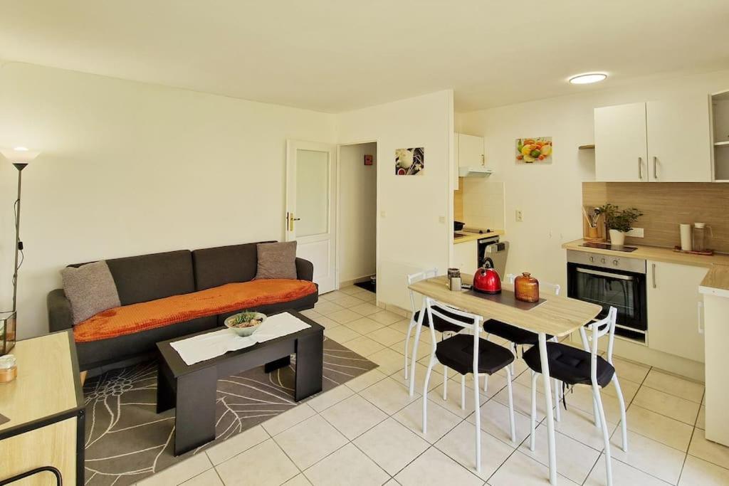 Votre Cocon Avec Baignoire Et Wifi A 15 Min A Pied Du Centre D'amiens Appartement *
