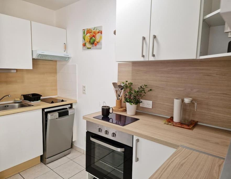 Appartement Votre Cocon Avec Baignoire Et Wifi A 15 Min A Pied Du Centre D'amiens Amiens