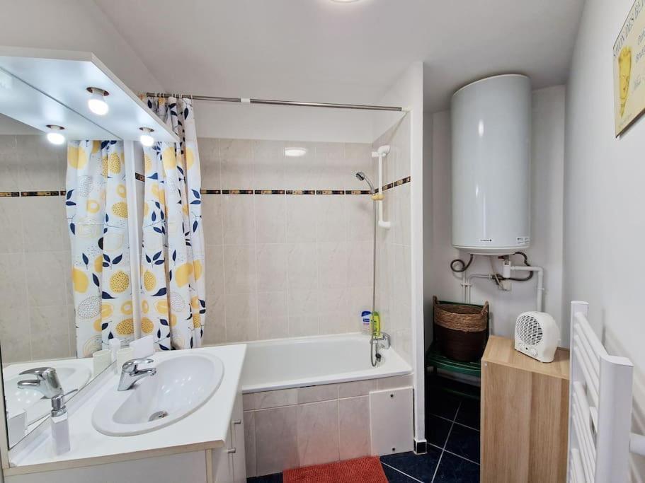 Votre Cocon Avec Baignoire Et Wifi A 15 Min A Pied Du Centre D'amiens *